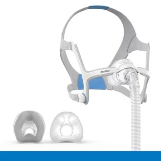 Kuva ResMedin AirFit N20 nenämaskin pääremmeistä ja kahdesta maskityynyvaihtoehdosta.