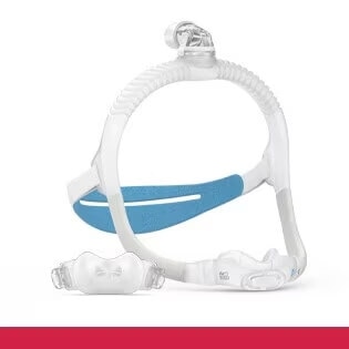 ResMedin AirFit N30i nenänalusmaski kulmittain edestä kuvattuna.