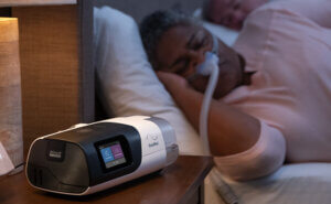 ResMed-uniapneapotilaat-nenämaski-CPAP-laite mobile